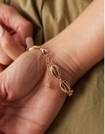 chain bracelet with faux shell detail in gold tone