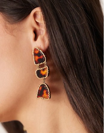 drop earrings with tort detail in gold tone