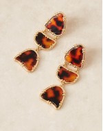 drop earrings with tort detail in gold tone
