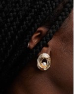 vintage style cutout pearl stud earrings in gold