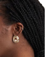 vintage style cutout pearl stud earrings in gold