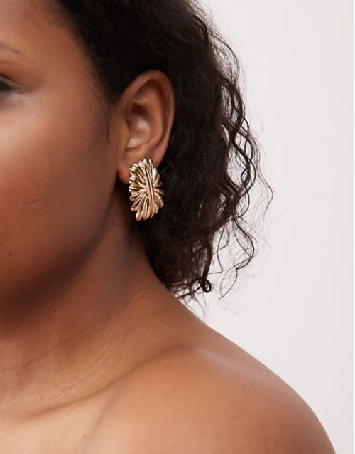 carro large stud ridged earrings in gold