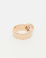 ring with hammered band and cubic zirconia crystal in gold tone