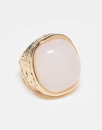 oversized ring with resin quartz design in gold tone