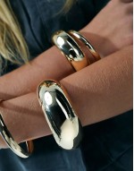 pack of 4 bangle bracelets in mixed design in gold tone
