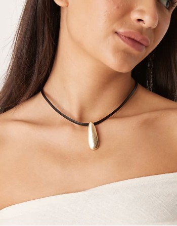 cord necklace with teardrop pendant in gold