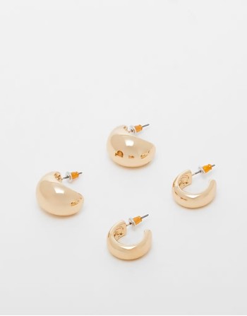 pack of 2 hoop earrings with minimal design in gold tone
